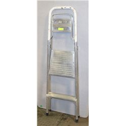 FOLDING PAINTERS LADDER