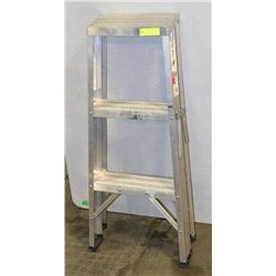 ALUMINUM 3' LADDER
