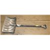 Image 1 : LOT OF 2 SNOW SHOVELS