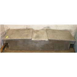 ALUMINUM PICK UP TOOL BOX