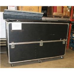 PAIR OF PORTABLE TV SET MODULAR PANELS WITH 2 HEAY