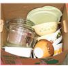 Image 1 : BOX OF PYREX & MORE COOKING DISHES