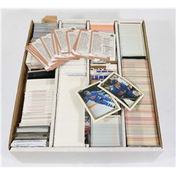 4 ROW BOX OF HOCKEY CARDS INCL 1 UNOPENED BOX OF