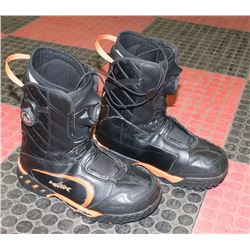 HMK LINED SNOWMOBILE BOOTS WITH COILER