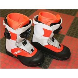 HMK LINED SNOWMOBILE BOOTS WITH COILER