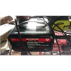 MOTOMASTER BATTERY CHARGER