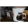 Image 2 : TOASTMASTER ELECTRIC KETTLE AND BLACK AND DECKER COFFEE MAKER BOTH TESTED AND WORKING