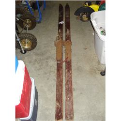 ANTIQUE SKIS