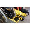 Image 2 : JOHN DEERE E35 GAS EDGER