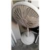 Image 2 : WHITE FLOOR FAN