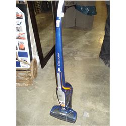 NEW ELECTROLUX CORDLESS VACCUM WITH DETACHEABLE DUSTBUSTER, COMES WITH CHARGER, TESTED AND WORKING