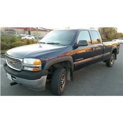 2002 GMC SIERRA 2500HD PICKUP TRUCK, GAS, 4X4, AUTOMATIC, 335289KM, WITH KEY AND REGISTRATION