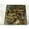 Image 2 : TRAY OF JEWELRY