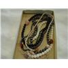 Image 2 : TRAY OF JEWELRY