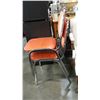Image 1 : 2 RETRO ORANGE CHAIRS