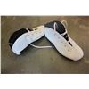 Image 2 : SIZE 9 1/2 AIR JORDANS