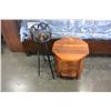 Image 2 : 2 VINTAGE PLANT STANDS