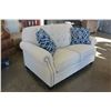 Image 2 : NEW ASHLEY BEIGE TUFTED FABRIC LOVESEAT WITH NAILHEAD ACCENTS, RETAIL $1699