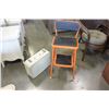 Image 1 : ORANGE KITCHEN STOOL AND VINTAGE SUIT CASE