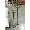 Image 2 : 2 BLACK METAL STANDS