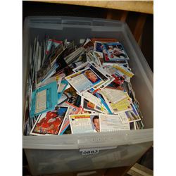 TOTE OF VARIOUS TRADING CARDS