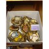 Image 1 : TIN OF FIGURES AND COLLECTIBLES