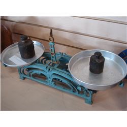 VINTAGE SCALE AND WEIGHTS
