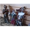 Image 2 : 3 PORCELAIN FIGURES