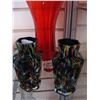 Image 2 : RED ART GLASS VASE AND PAIR OF SPATTER GLASS BUD VASES