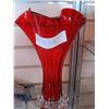 Image 3 : RED ART GLASS VASE AND PAIR OF SPATTER GLASS BUD VASES