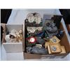 Image 2 : TRAY OF NEW HOME DECOR AND FIGURES
