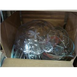 BOX OF GLASSWARE AND PYREX