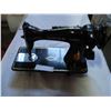 Image 1 : BLACK VINTAGE SINGER SEWING MACHINE
