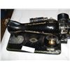 Image 2 : BLACK VINTAGE SINGER SEWING MACHINE