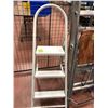 Image 4 : 10' Extendable ladder, 4' step ladder, IKEA stool , 4 foot white stepladder
