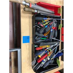 Assorted screwdrivers, 5 assorted files