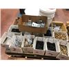 Image 1 : 1 pallet boxes A325 1/2" construction hardware assorted lengths