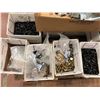 Image 4 : 1 pallet boxes A325 1/2" construction hardware assorted lengths