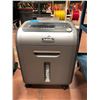 Image 1 : Fellowes DS-16C Shredder