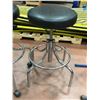 Image 2 : Adjustable stools Qty 2 - 1 w/o casters