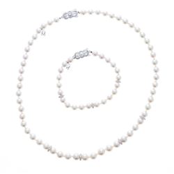 NECKLACE: (1) Mikimoto cultured pearl necklace, 18 inch, 55 round pearls size  7.0mm, 8.5mm, 4 ronde