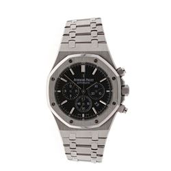 WATCH: (1) Man's S/Steel Audemars Piguet Royal Oak Date watch, 40.0mm case, 3 sub dials, 2 push butt