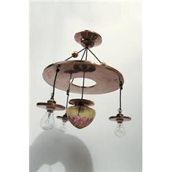 ÖSTERREICH - Deckenleuchte, - rosa-orangefarbenes, opakweiß überfangenes Glas, unten mit eingea...