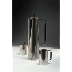 P. EVANS - Kaffeeservice, - Zinn, Holz. 3-tlg., Bestehend aus Kaffeekanne, Zuckerdose und Sahne...