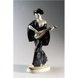 KÖNIGLICHE PORZELLANMANUFAKTUR BERLIN, Berlin - Adolph Amberg - Figur Japanerin mit Mandoline (...
