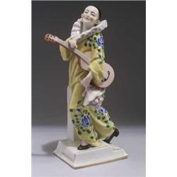 KATZHÜTTE Katzhütte - Figur Pierrot mit Laute, - Porzellan. Farbige Bemalung. Pierrot mit Laute...