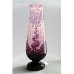 CHARLES SCHNEIDER, Epinay-sur-Seine - Vase, - farbloses Glas mit roséfarbenen Pulvereinschmelzu...