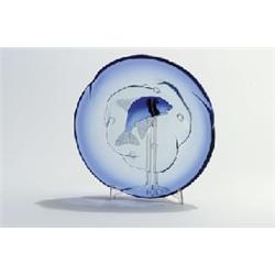 ALFREDO BARBINI, Murano - Teller, - blaues Glas. Unregelmäßig runde Form, im Spiegel ein einges...