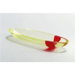 GINO CENEDESE, Murano - Schale, - neongrünes Glas mit eingeschlossenem rotem Streifen. Länglich...