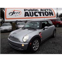 C2 --  2006 Mini Cooper , Silver , 173290  KM's